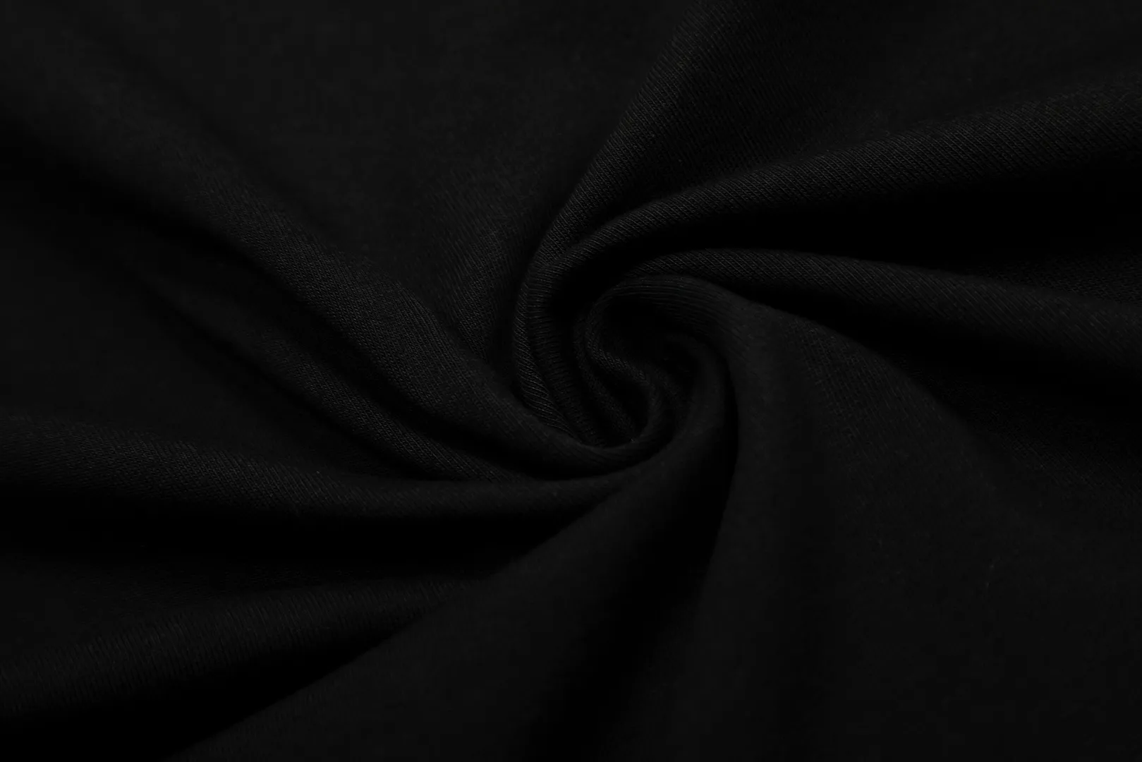 VIVI 145# "Exclusive Style" vivienne west wood The Queen Mother of the West Vivienne Saturn snake-shaped surrounding planet printed short-sleeves The new fabrics have been machine washed at high temperature + water twice. The only one in the entire network that achieves 0 shrinkage. The Solona thread is arranged. The threaded neckline does not deform. It is tight and dense. Welcome to compare. The full range of correct accessories. Every detail is completely restored and can be stretched directly. Size: XS-L